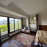 Lovely One Bedroom Avocado Apartment