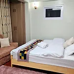 Nj\'S Home, Thamel