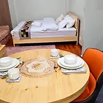 Nj\'S Home, Thamel
