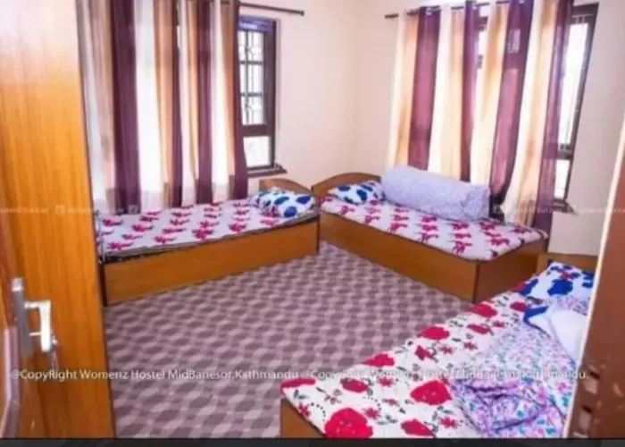 Happy Feet Girls Hostel