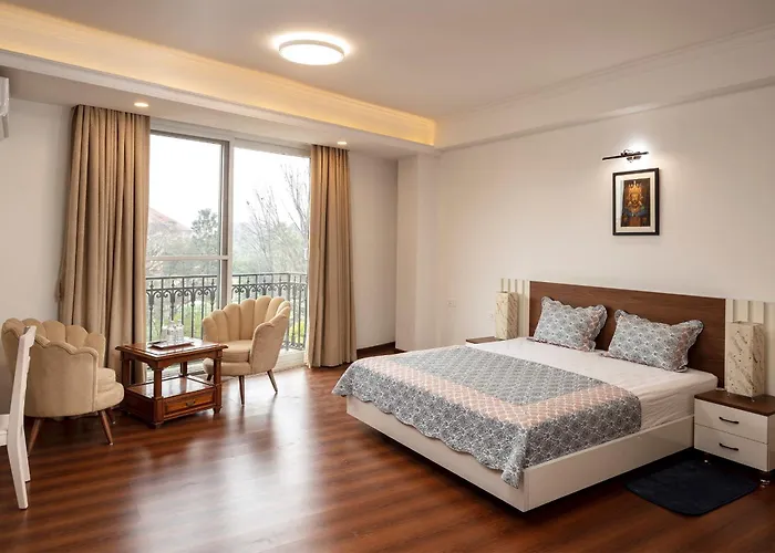 Luminous Apartments & Suites