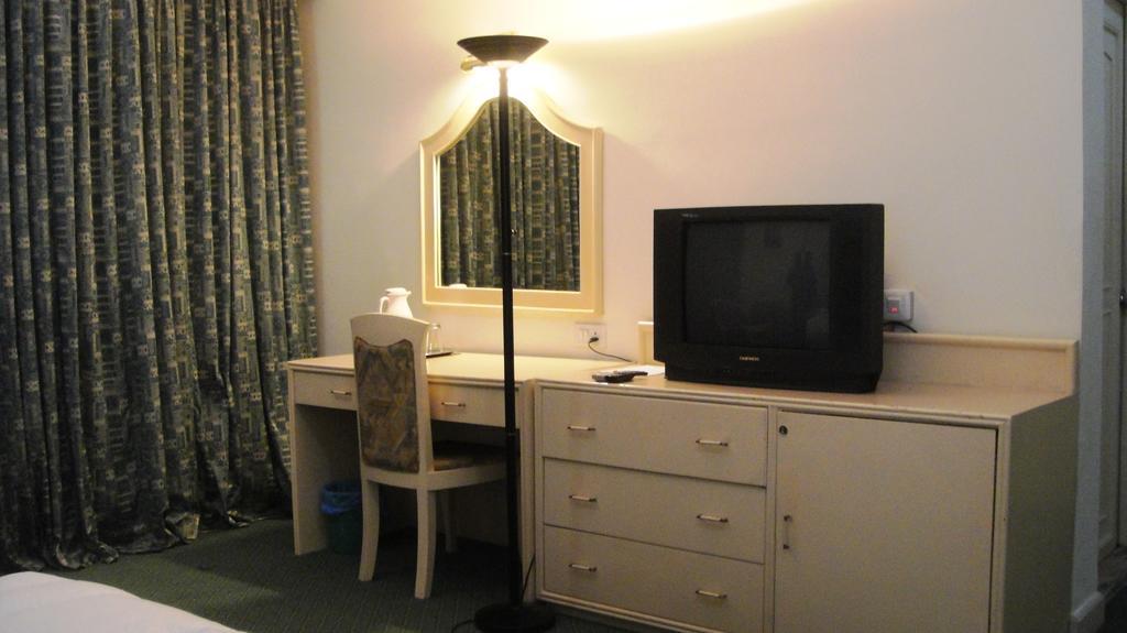 Shahanshah International Hotel 3*