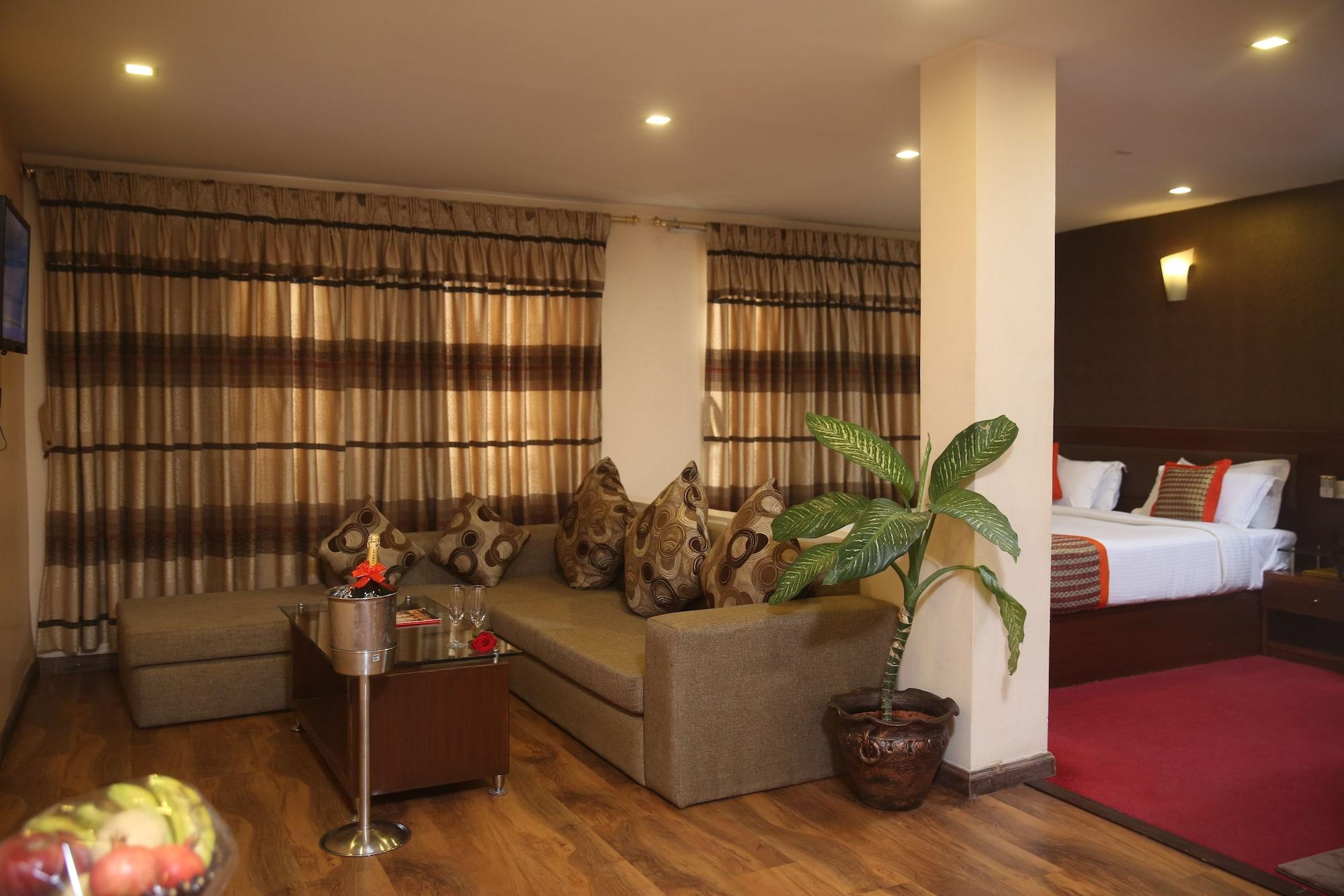 Yellow Pagoda 4*