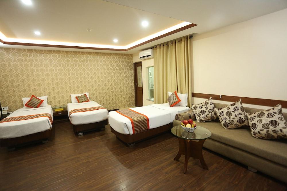 Yellow Pagoda Hotel 4*