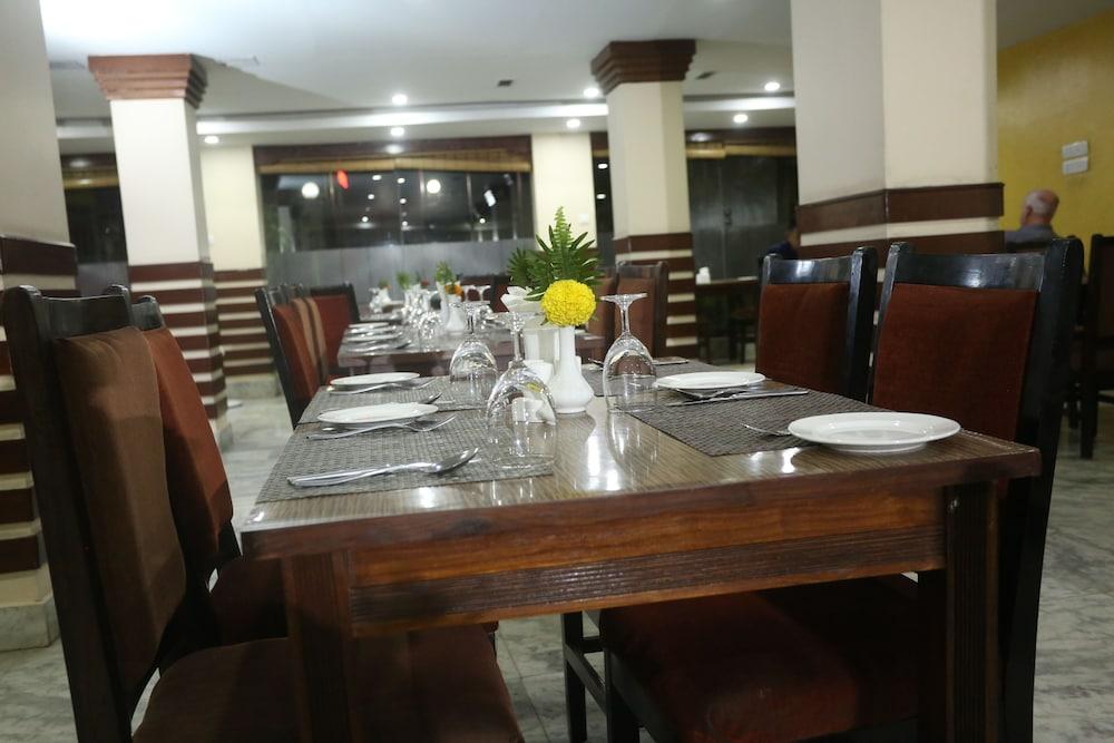 Yellow Pagoda Hotel 4*