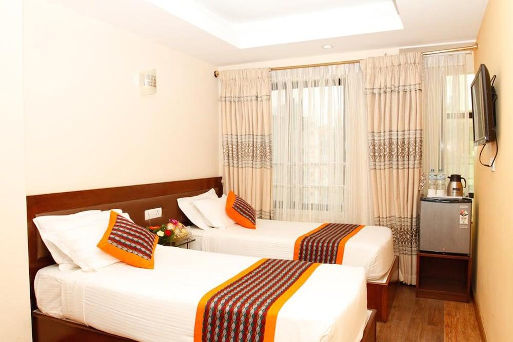 Yellow Pagoda Hotel