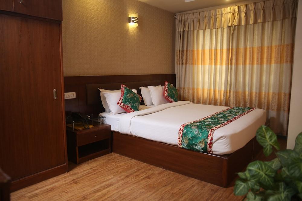 Hotel Yellow Pagoda 4*