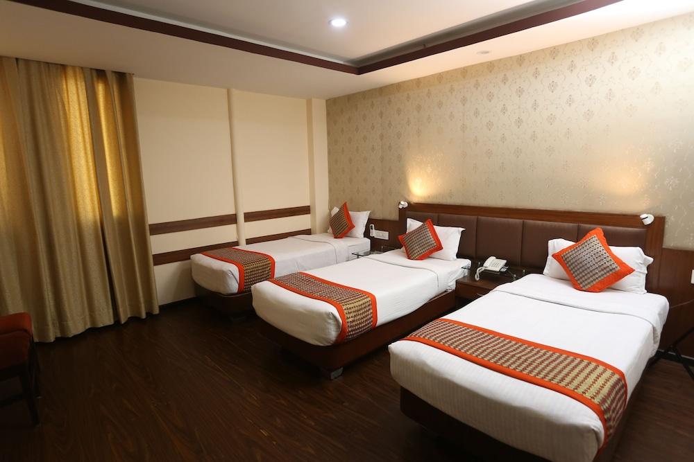 Hotel Yellow Pagoda 4*