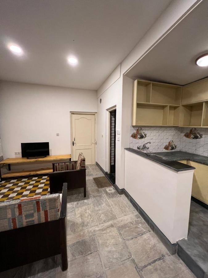 Lovely One Bedroom Avocado Apartment *