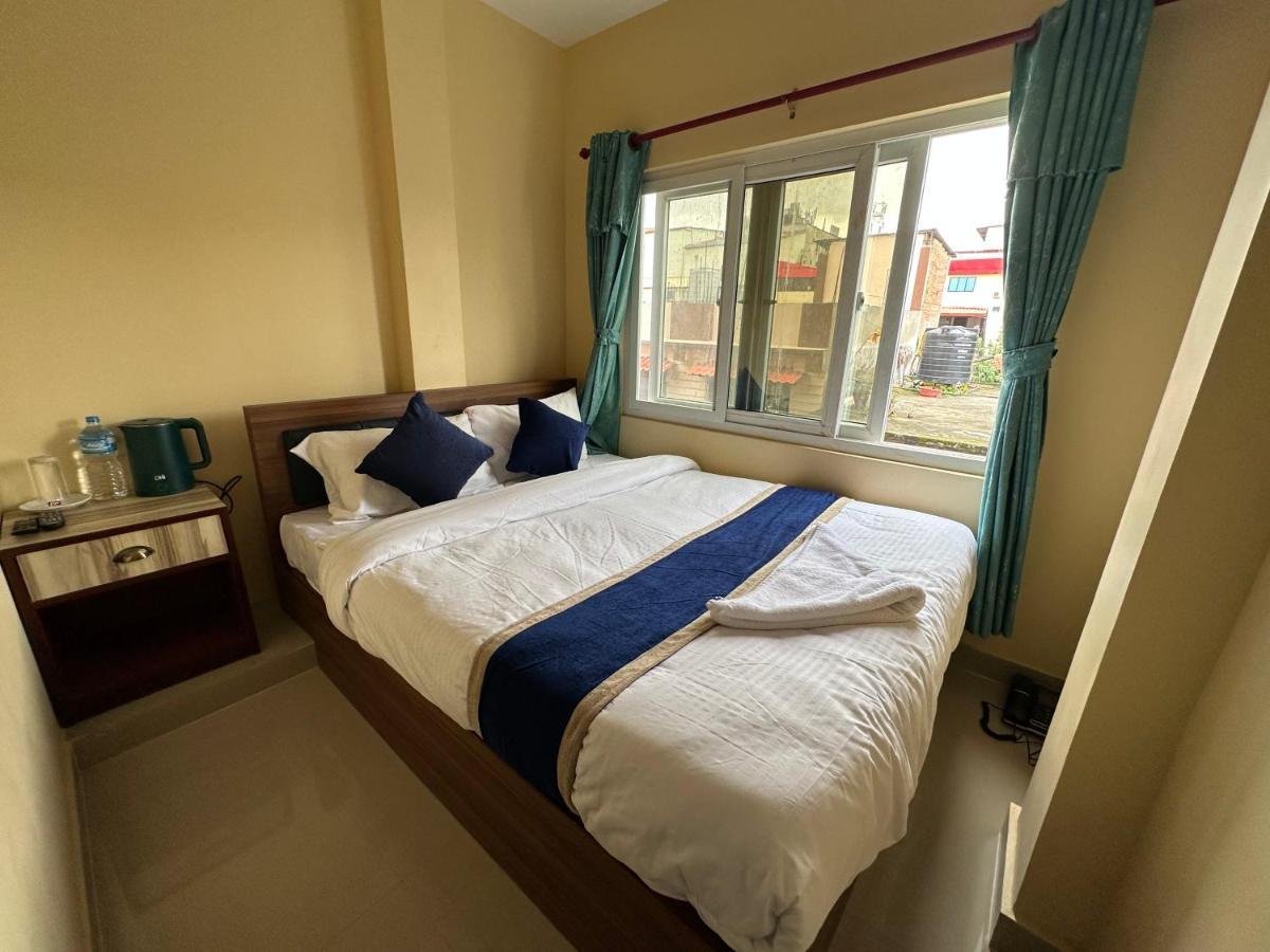 Krishna Kunj Hotel *