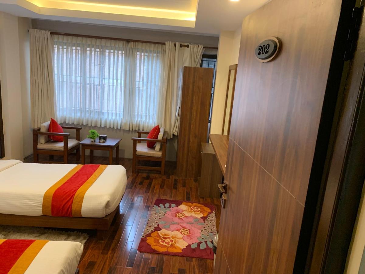 Redstone Regency Hotel *