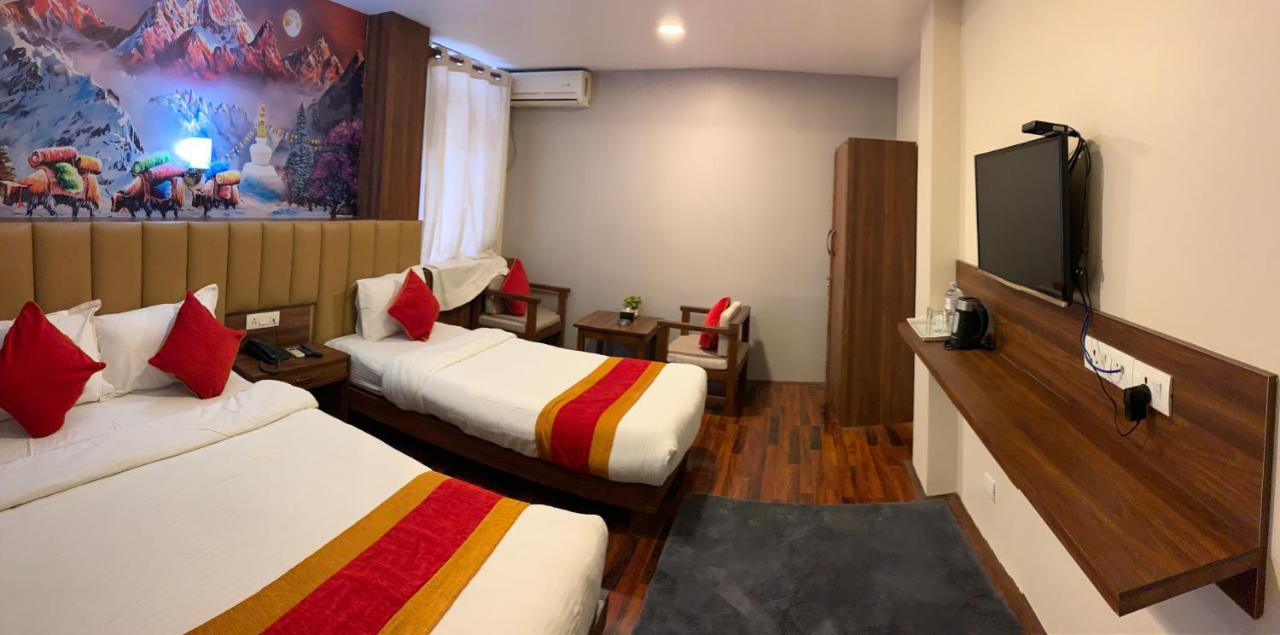 Redstone Regency Hotel