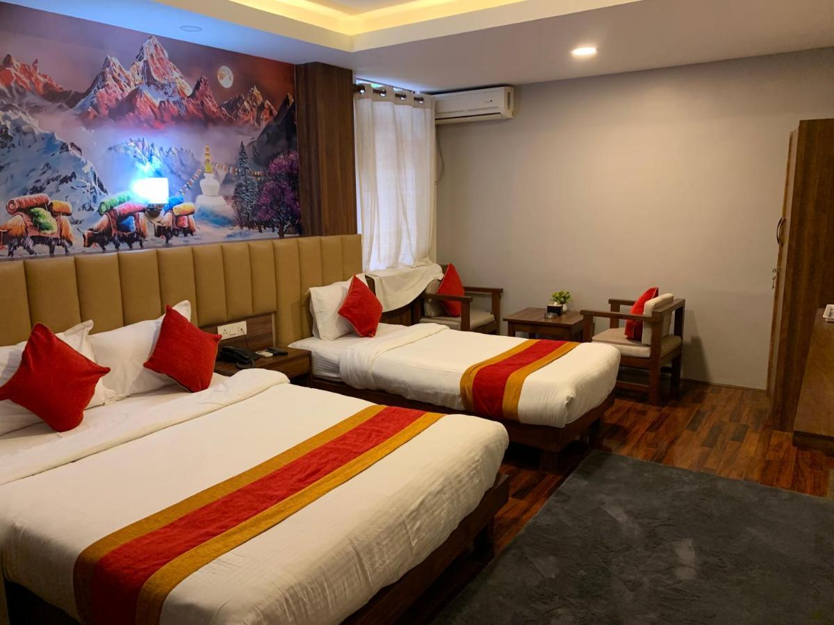 Redstone Regency Hotel