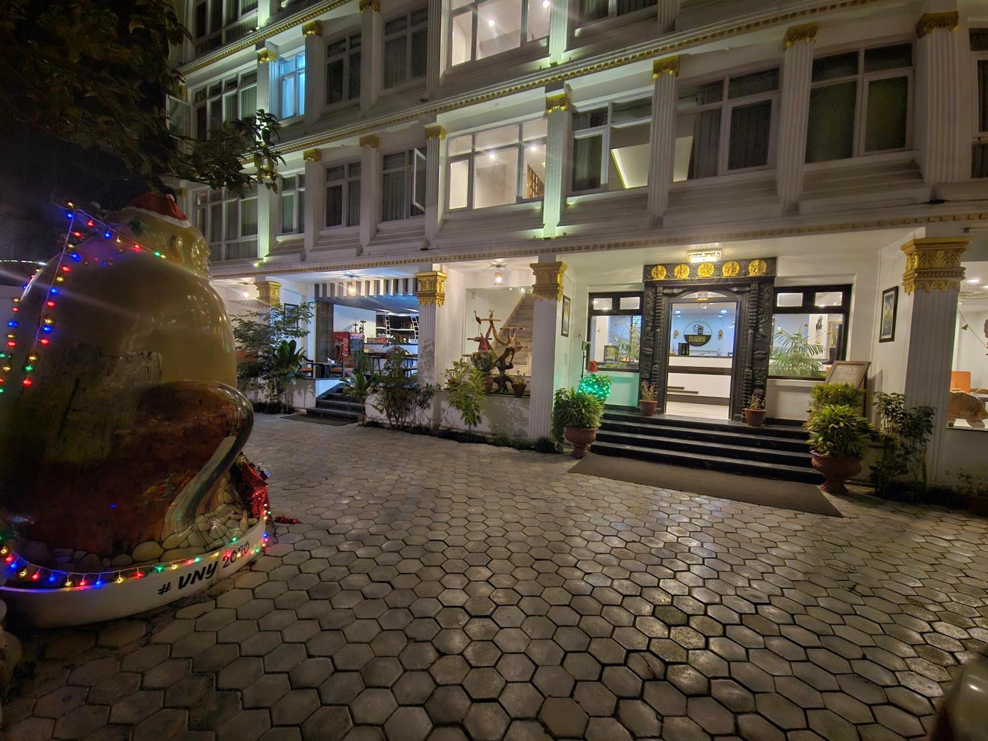 Durbar & Hotel 3*