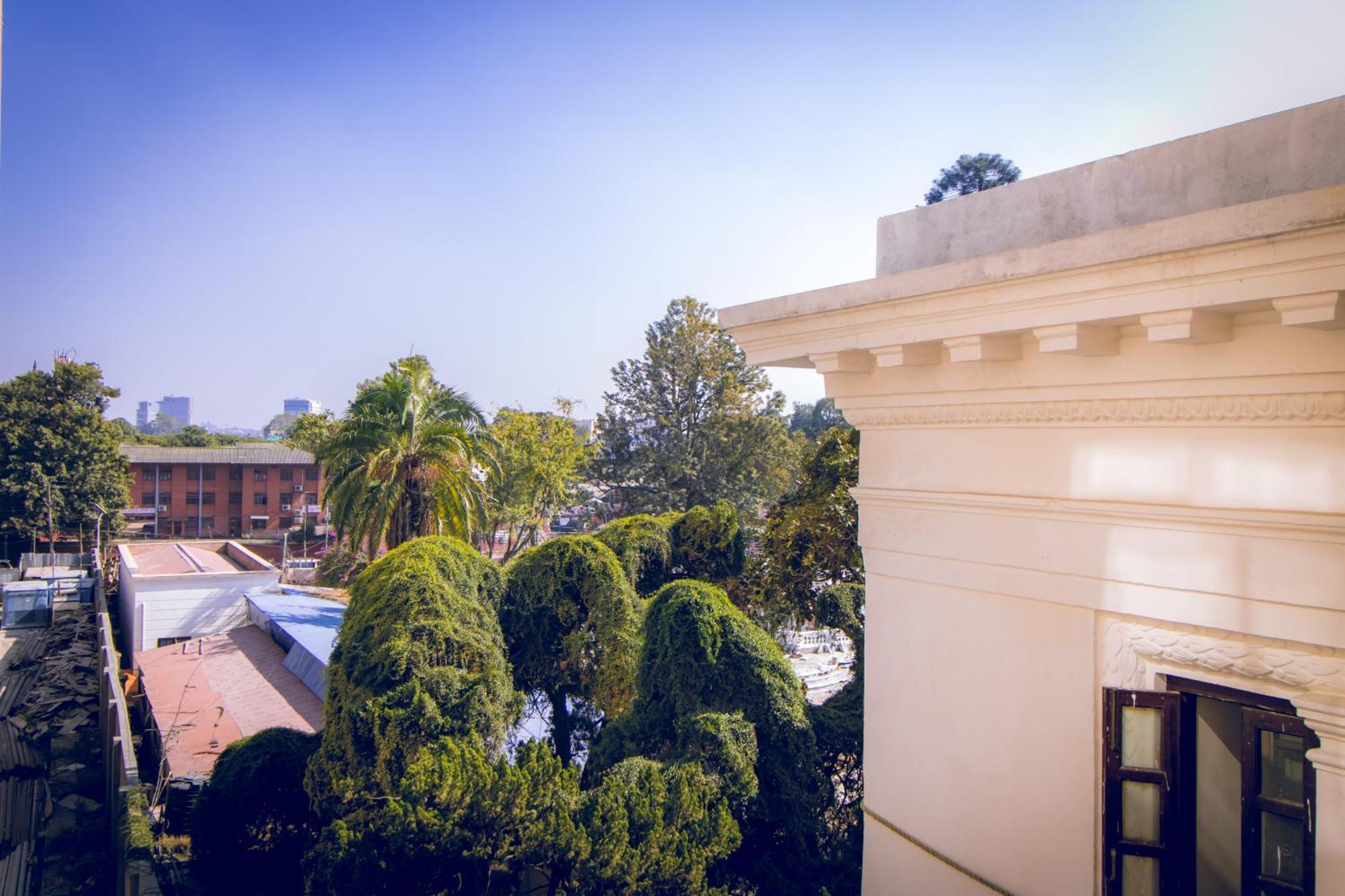 Hotel Magnificent 3*