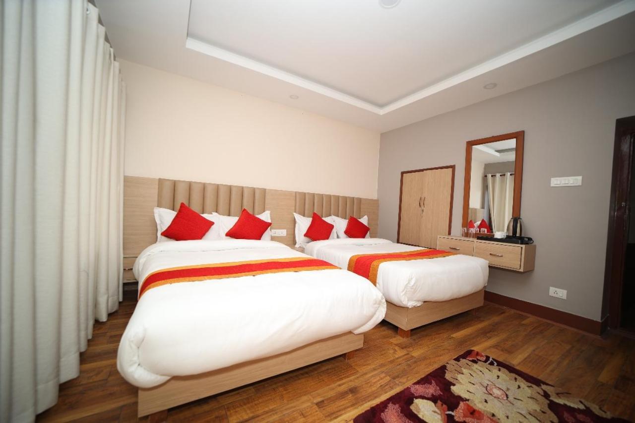 Redstone Regency Hotel