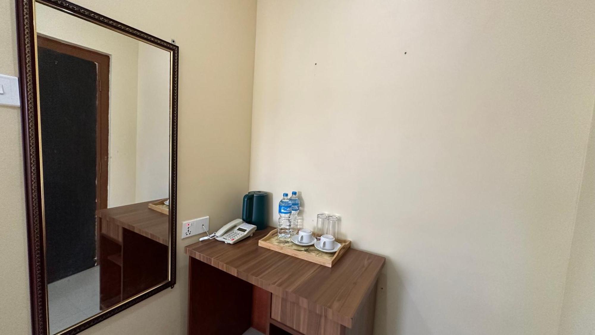 Krishna Kunj Hotel *