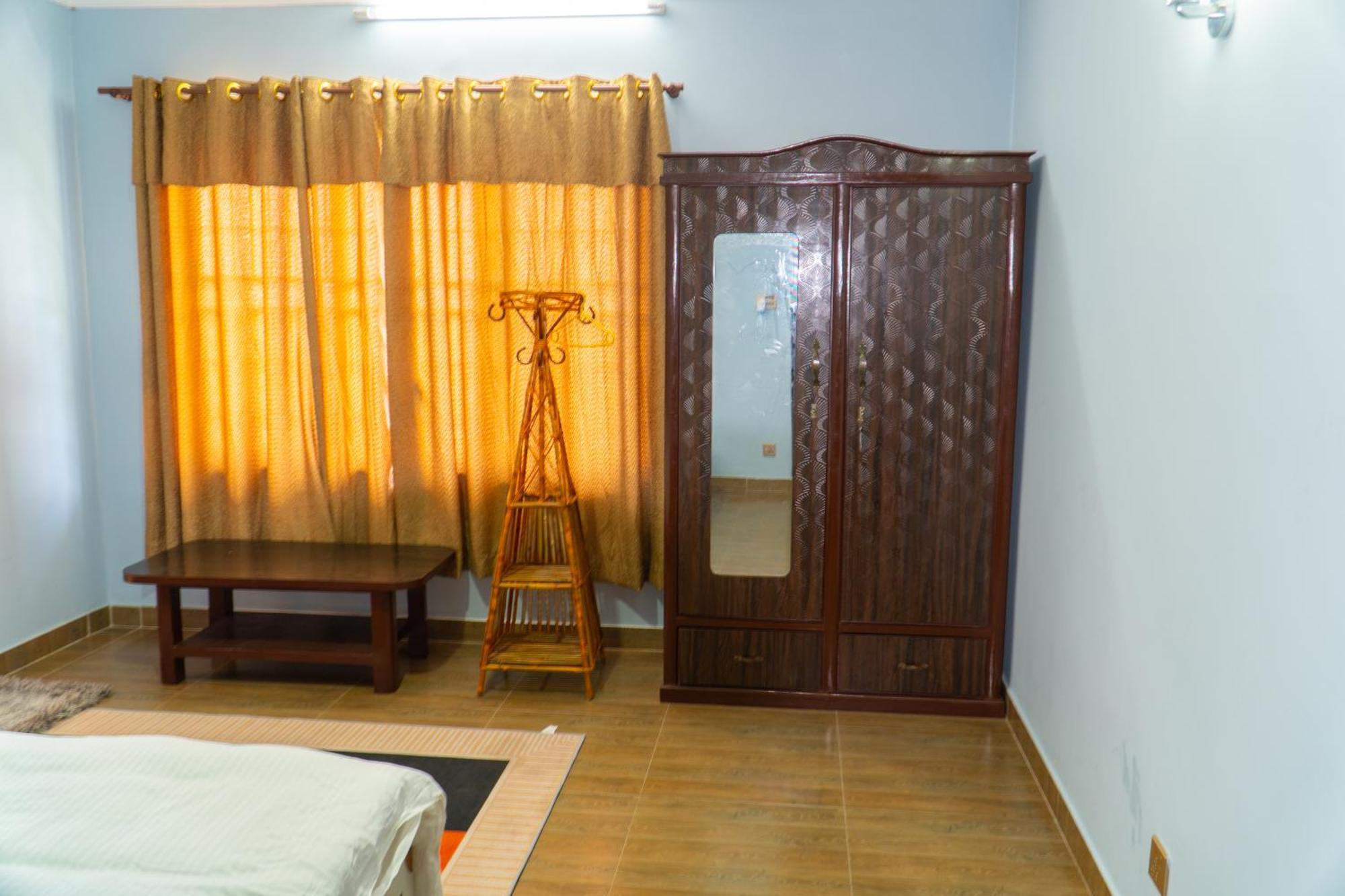 Villa The White House 8 Bedroom With Swimming Pool *