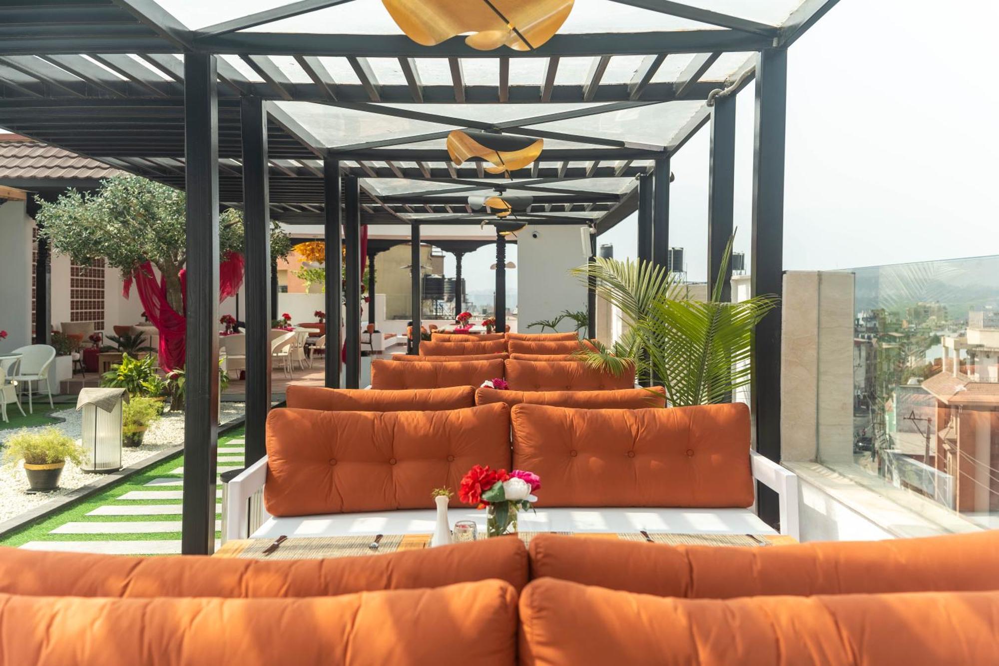 Square Hotel