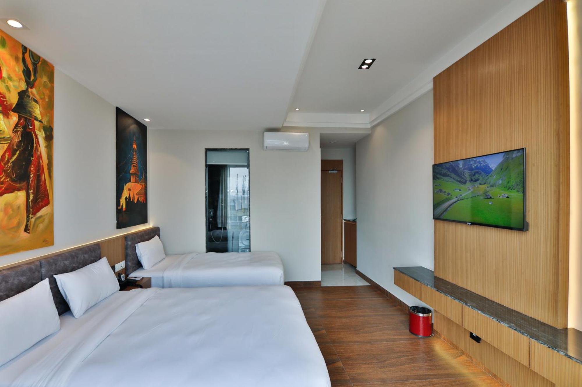 Lakhey Hotel 4*