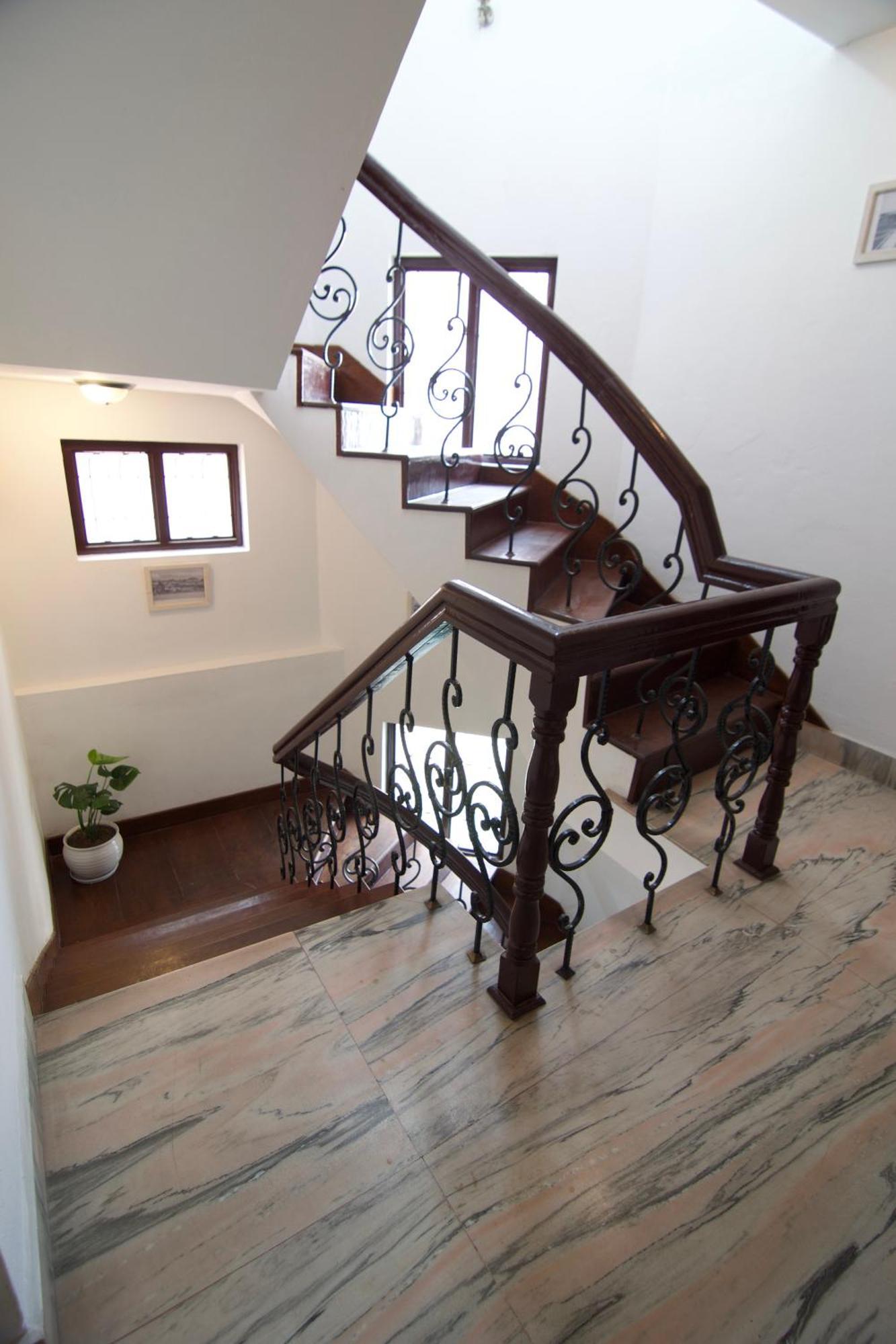 Wanderer's Double Bedrooms With Living And Kitchen - A Away From Rumah tetamu Kathmandu