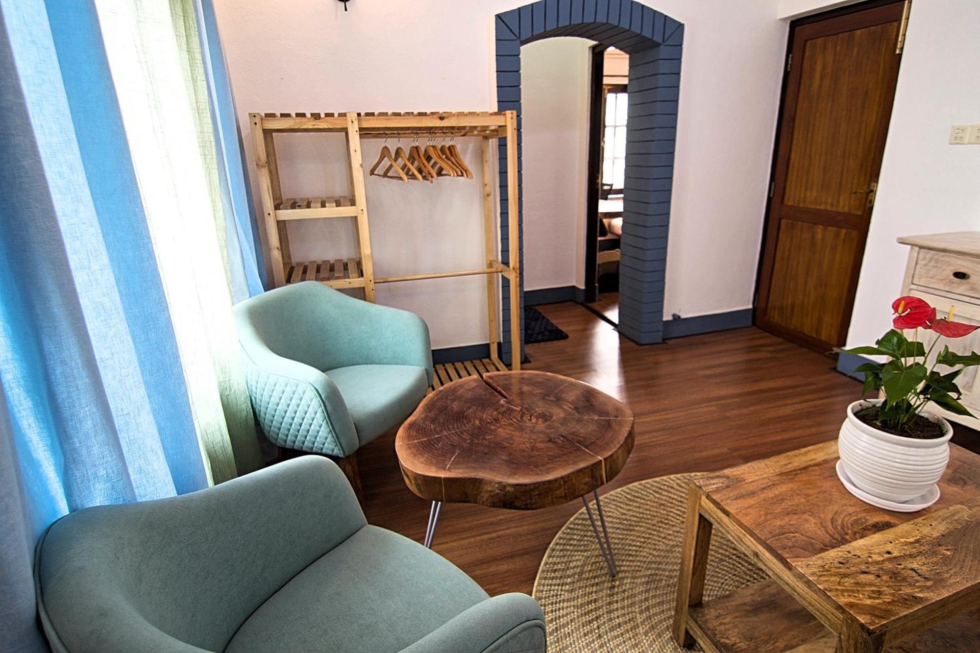 Wanderer's Double Bedrooms With Living And Kitchen - A Away From *