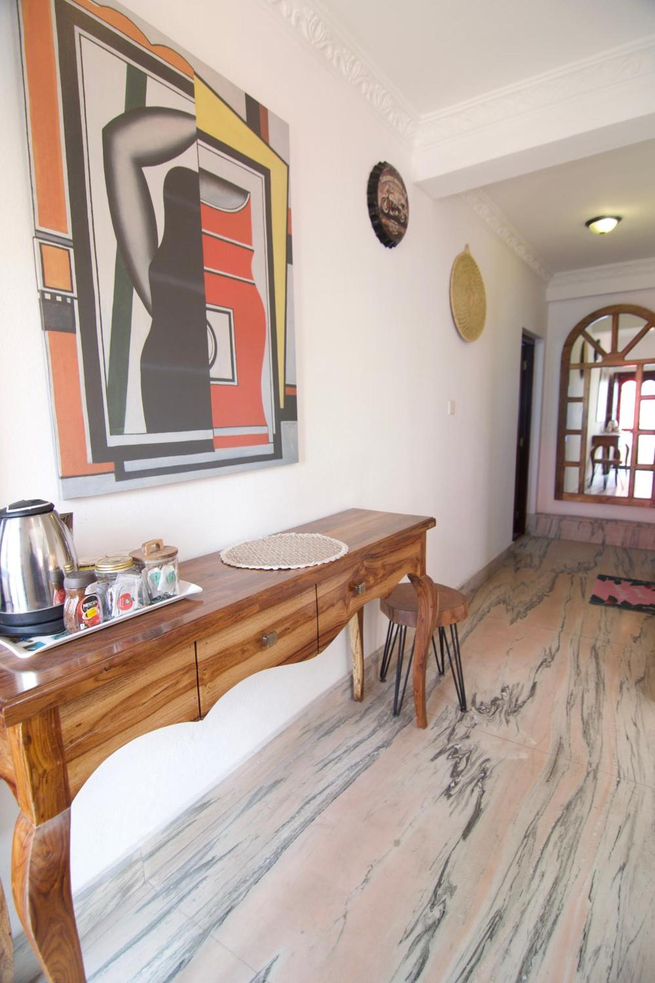 Wanderer's Double Bedrooms With Living And Kitchen - A Away From