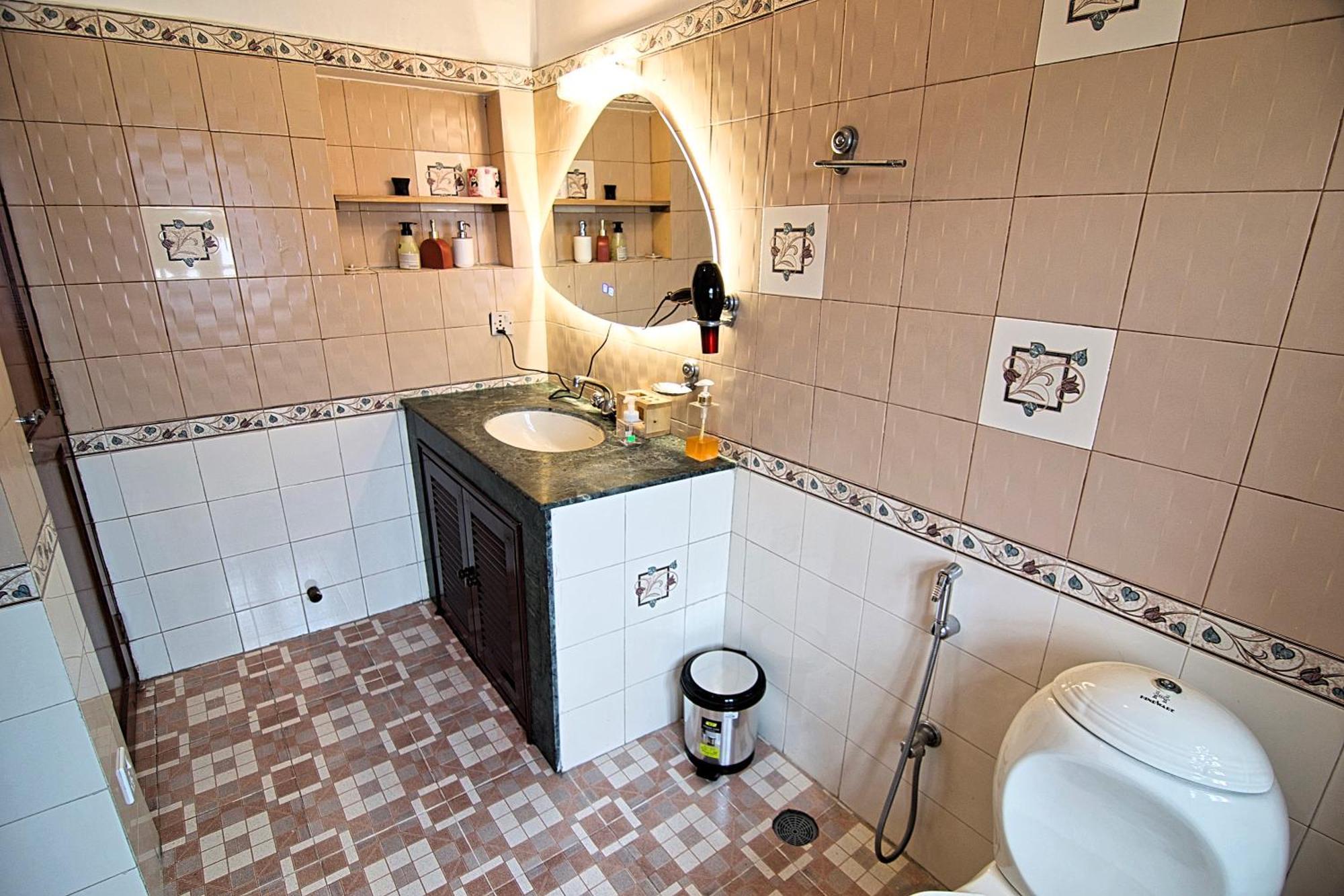 Wanderer's Double Bedrooms With Living And Kitchen - A Away From Rumah tetamu Kathmandu
