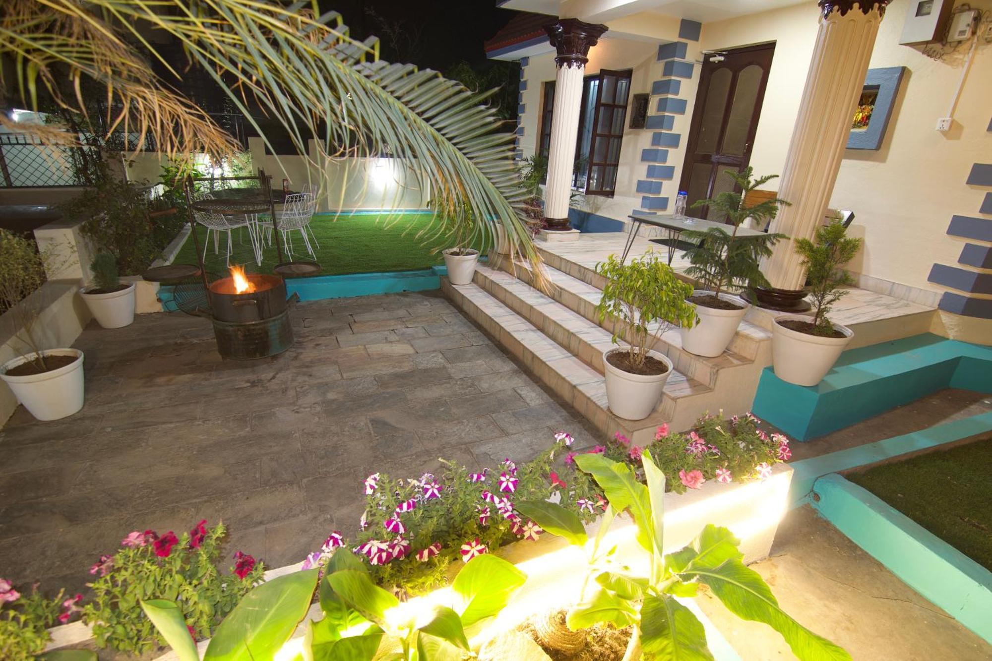 Wanderer's Double Bedrooms With Living And Kitchen - A Away From Kathmandu