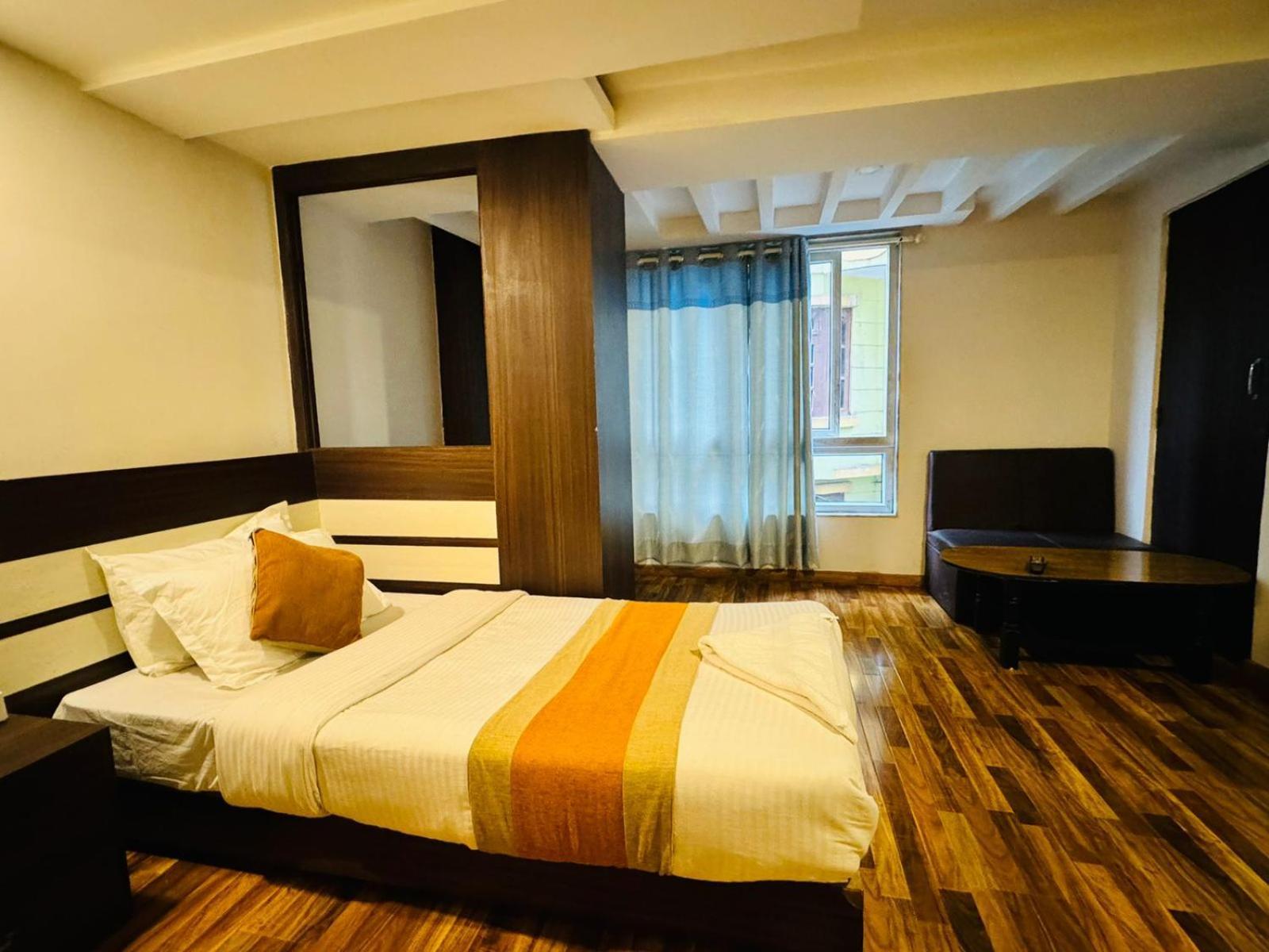 Dhaka Express Nepal Hotel *
