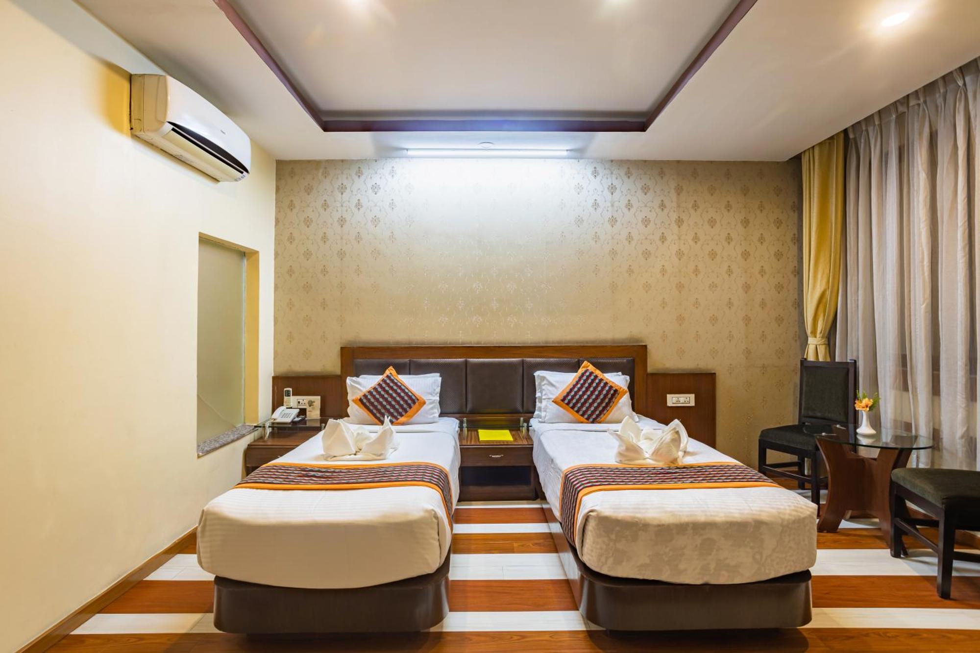 Yellow Pagoda 4*
