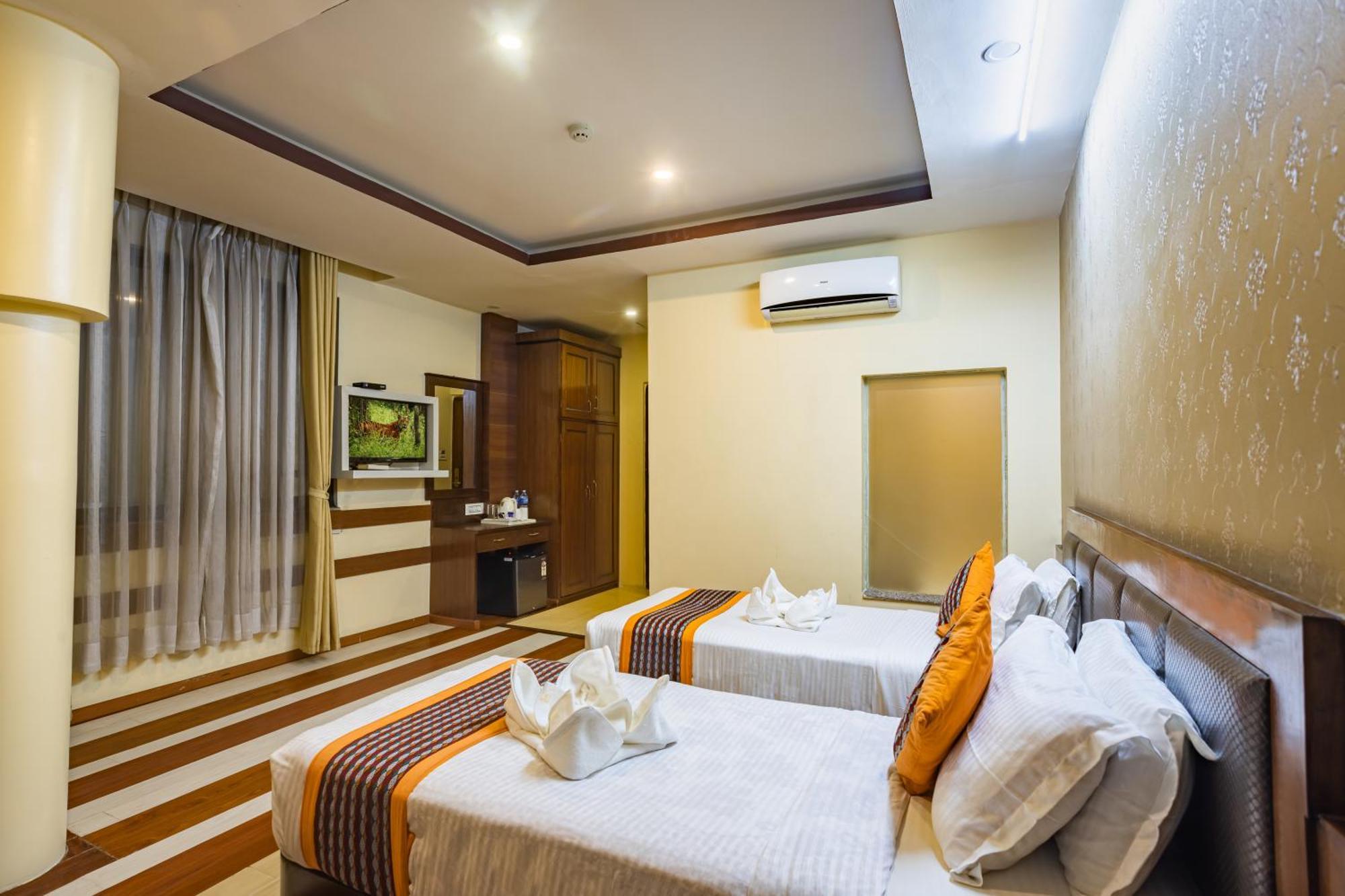 Yellow Pagoda 4*