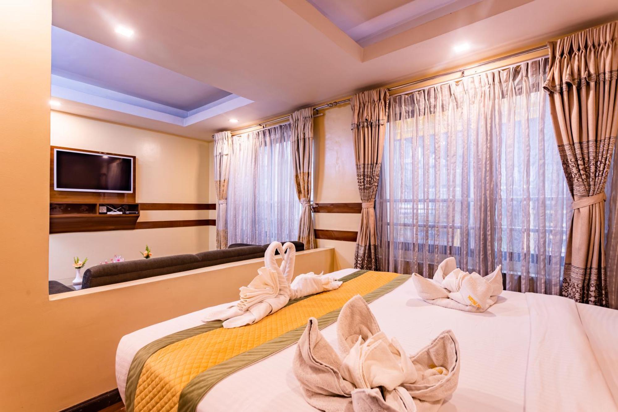 Yellow Pagoda Hotel