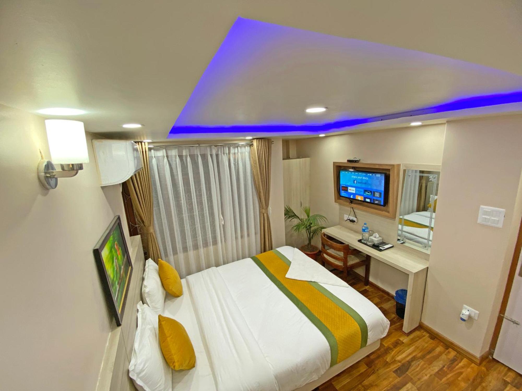 Aaradhya Hotel