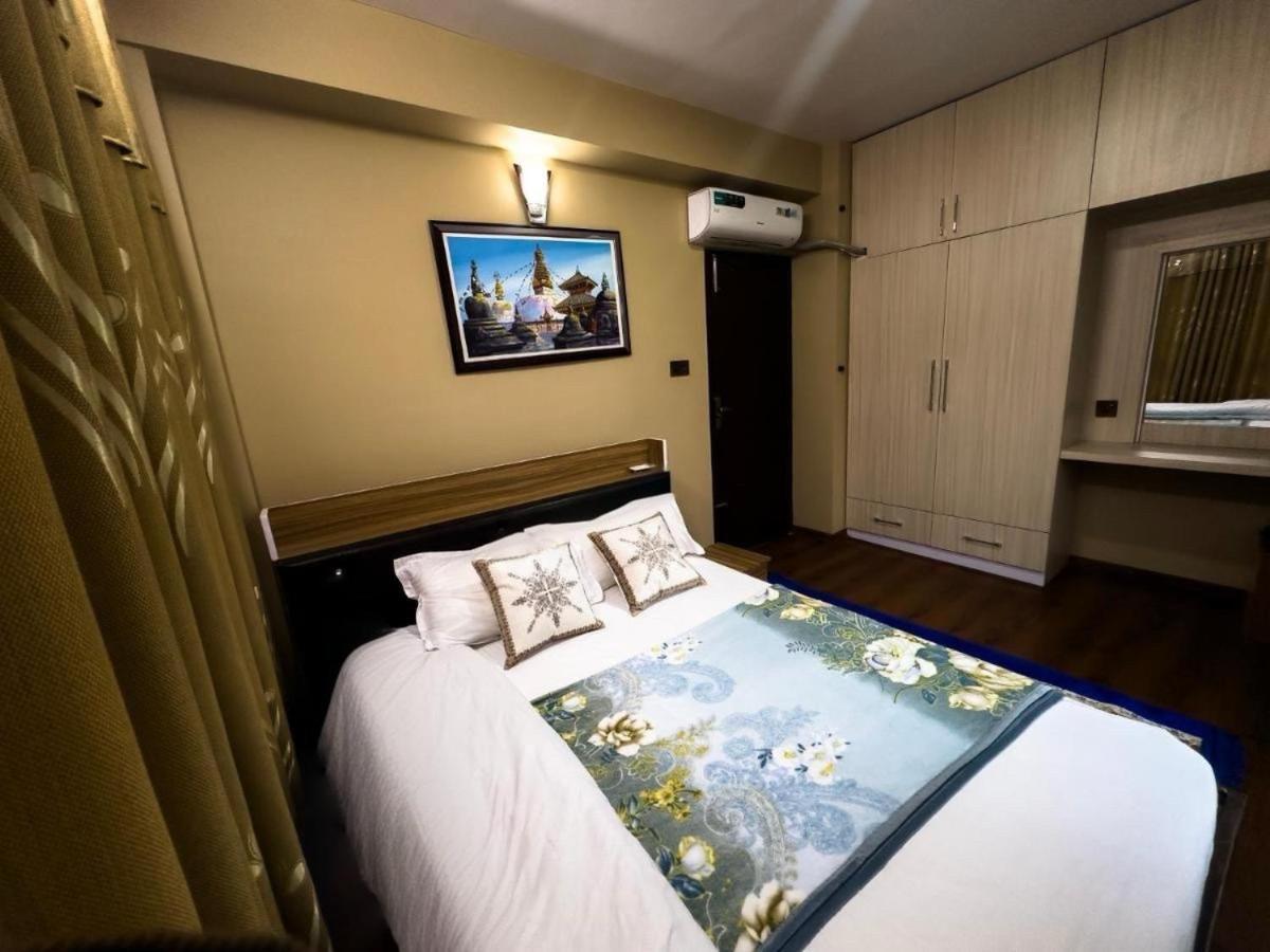 House Of Forrest, Service Apartment