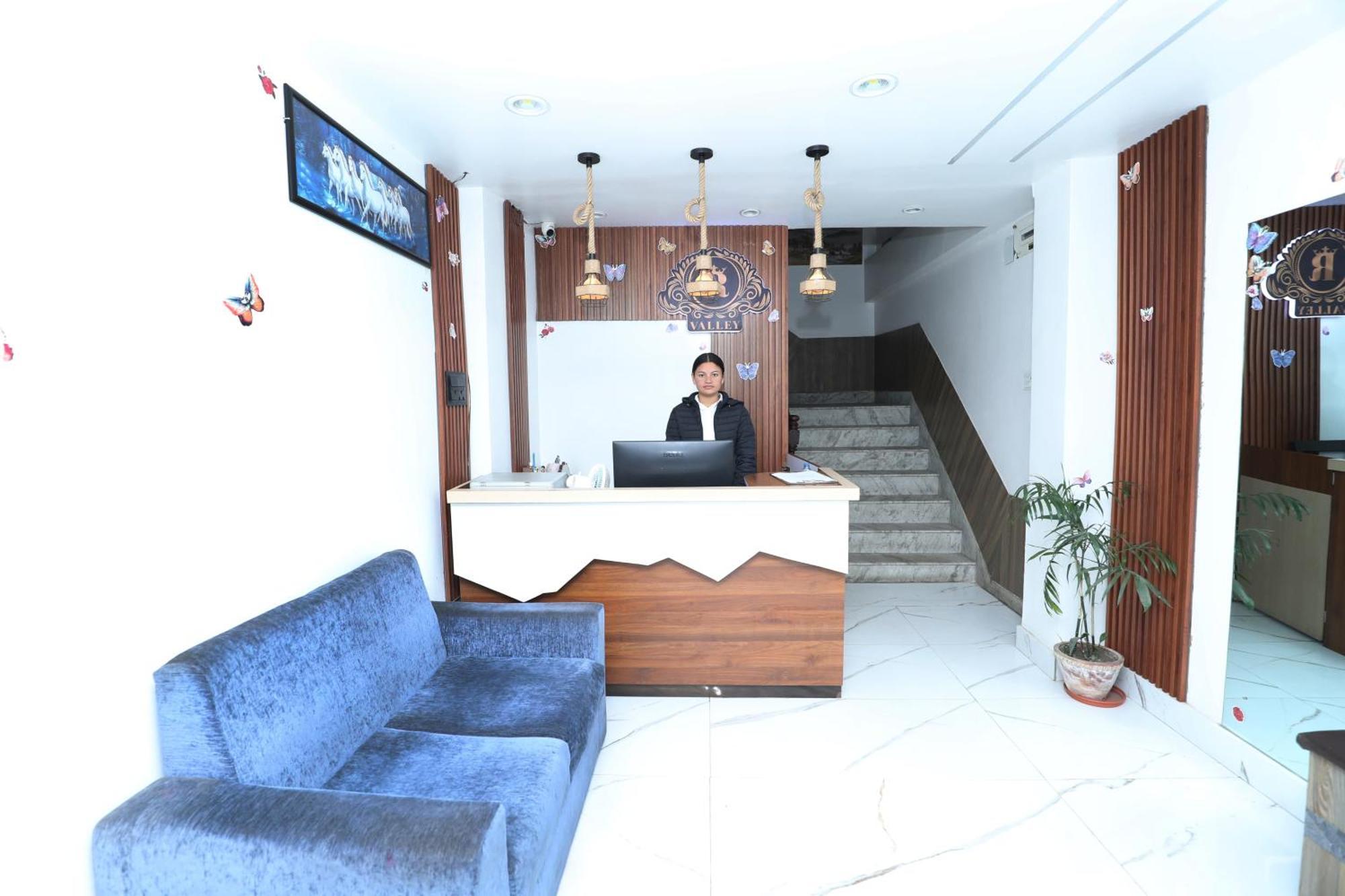 R Valley View And Family Restaurant Pvt Ltd Hotel Kathmandu