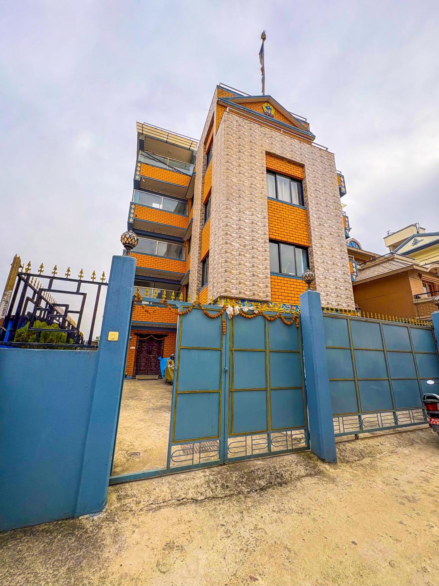 Stunning View With Private Rooftop & Balcony Apartment