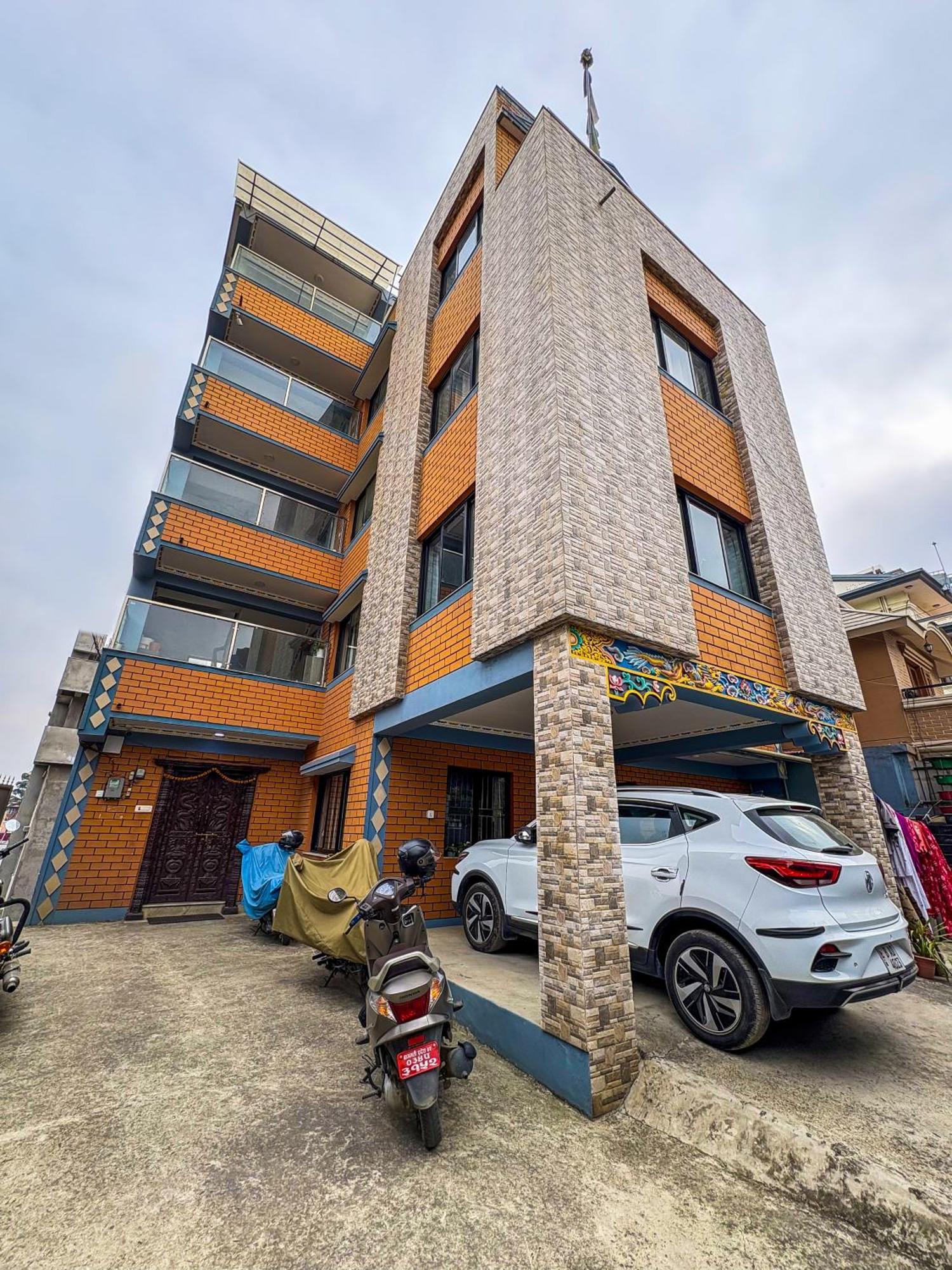 Apartment Stunning View With Private Rooftop & Balcony
