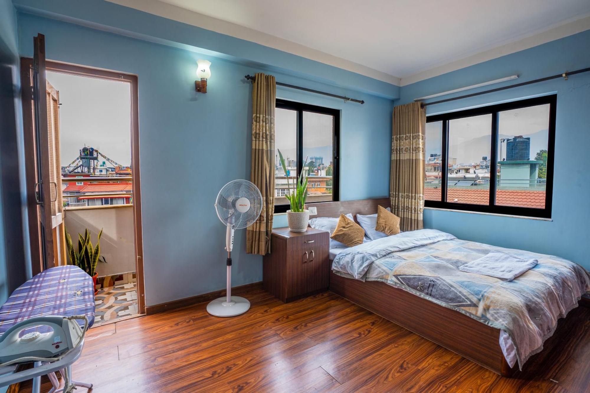 Apartment Stunning View With Private Rooftop & Balcony *