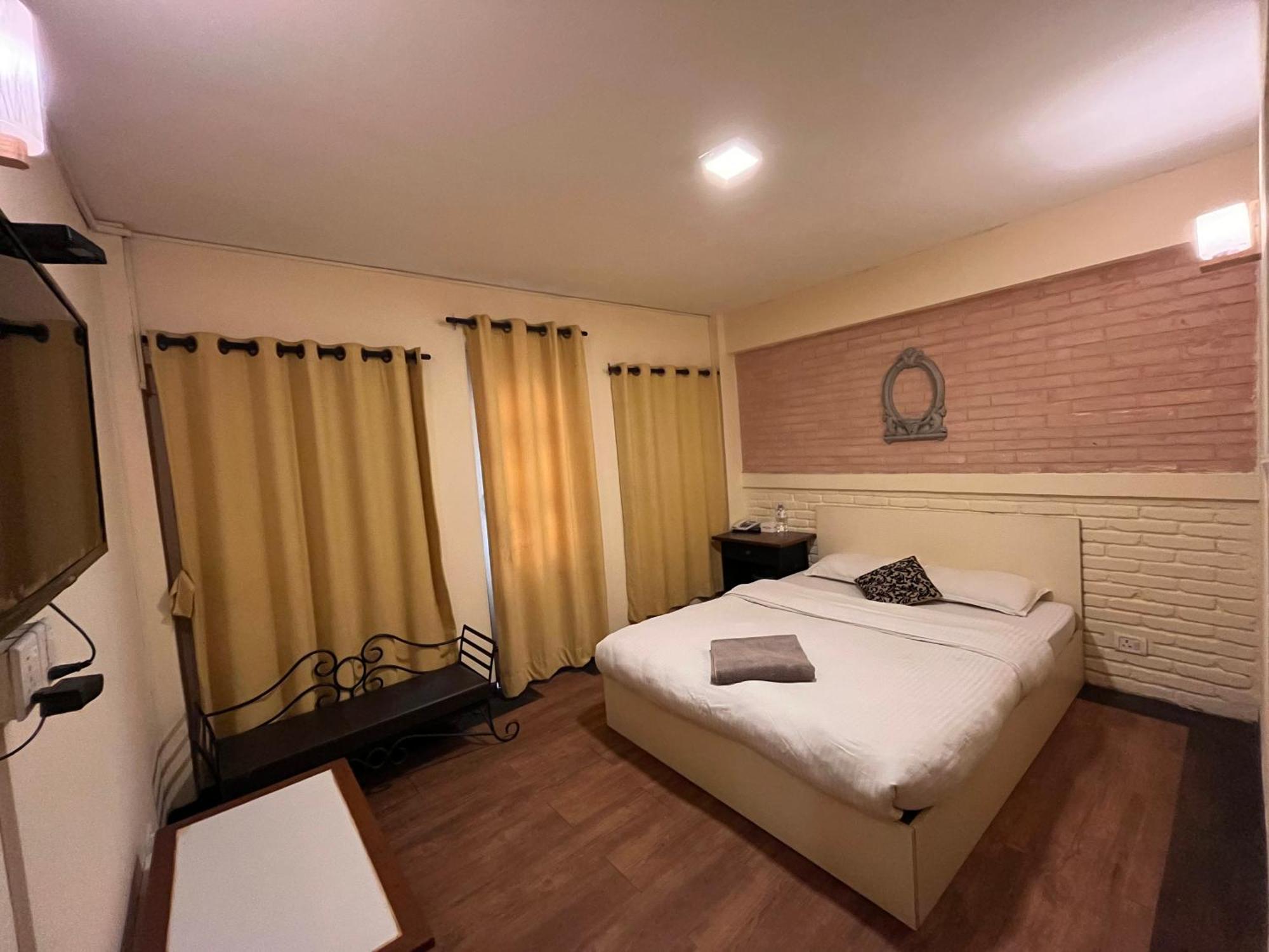Suryamoon Bed & Breakfast *