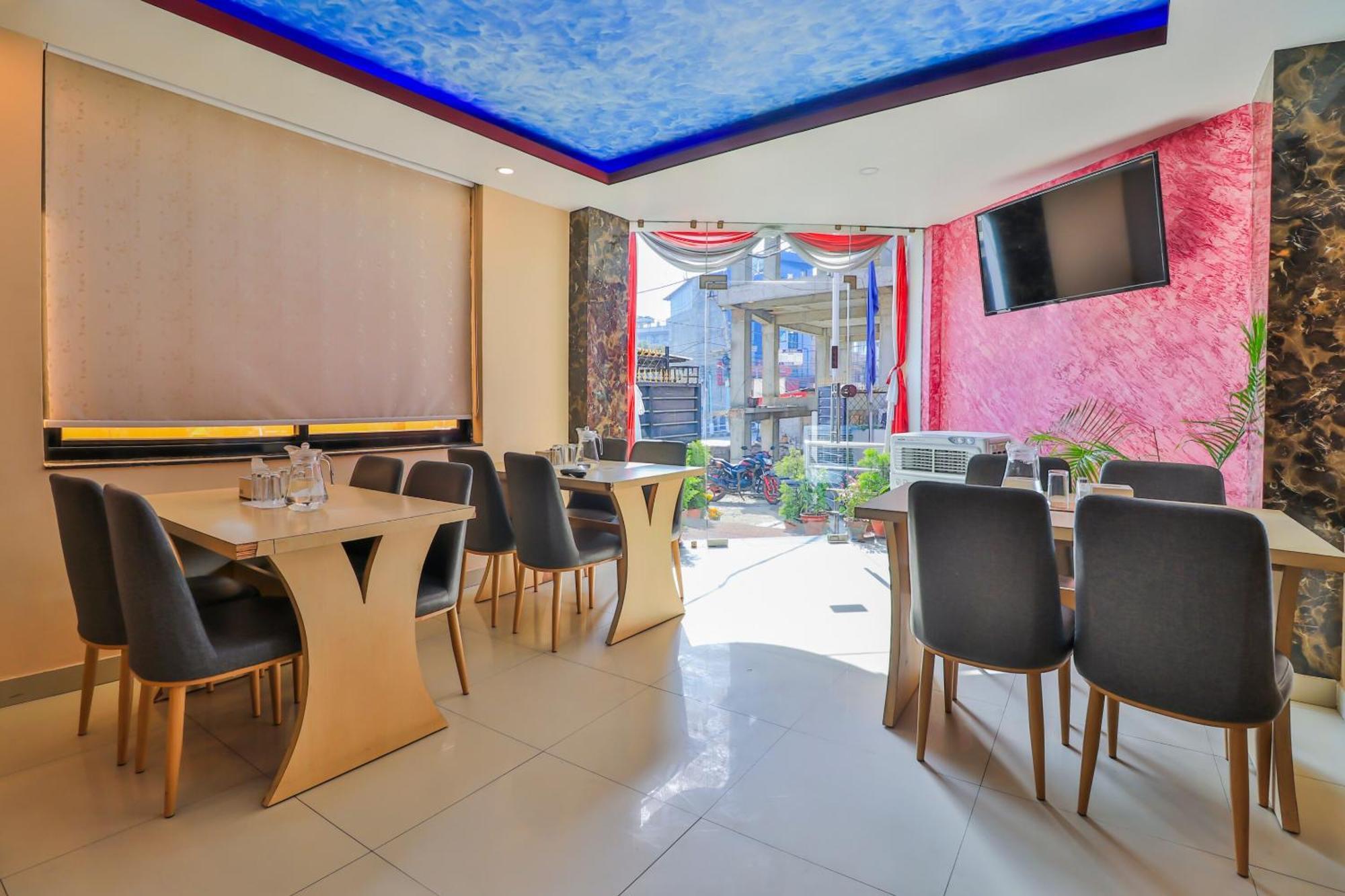 Oyo 676 Maalaxmi Hotel