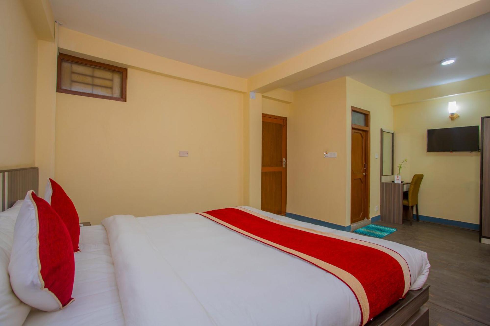 Oyo 297 Aayam Hotel 2*