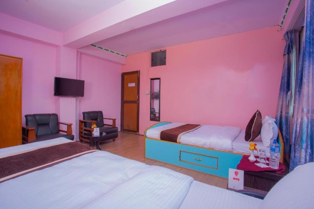 Hotel Oyo 242 Satyam 2*