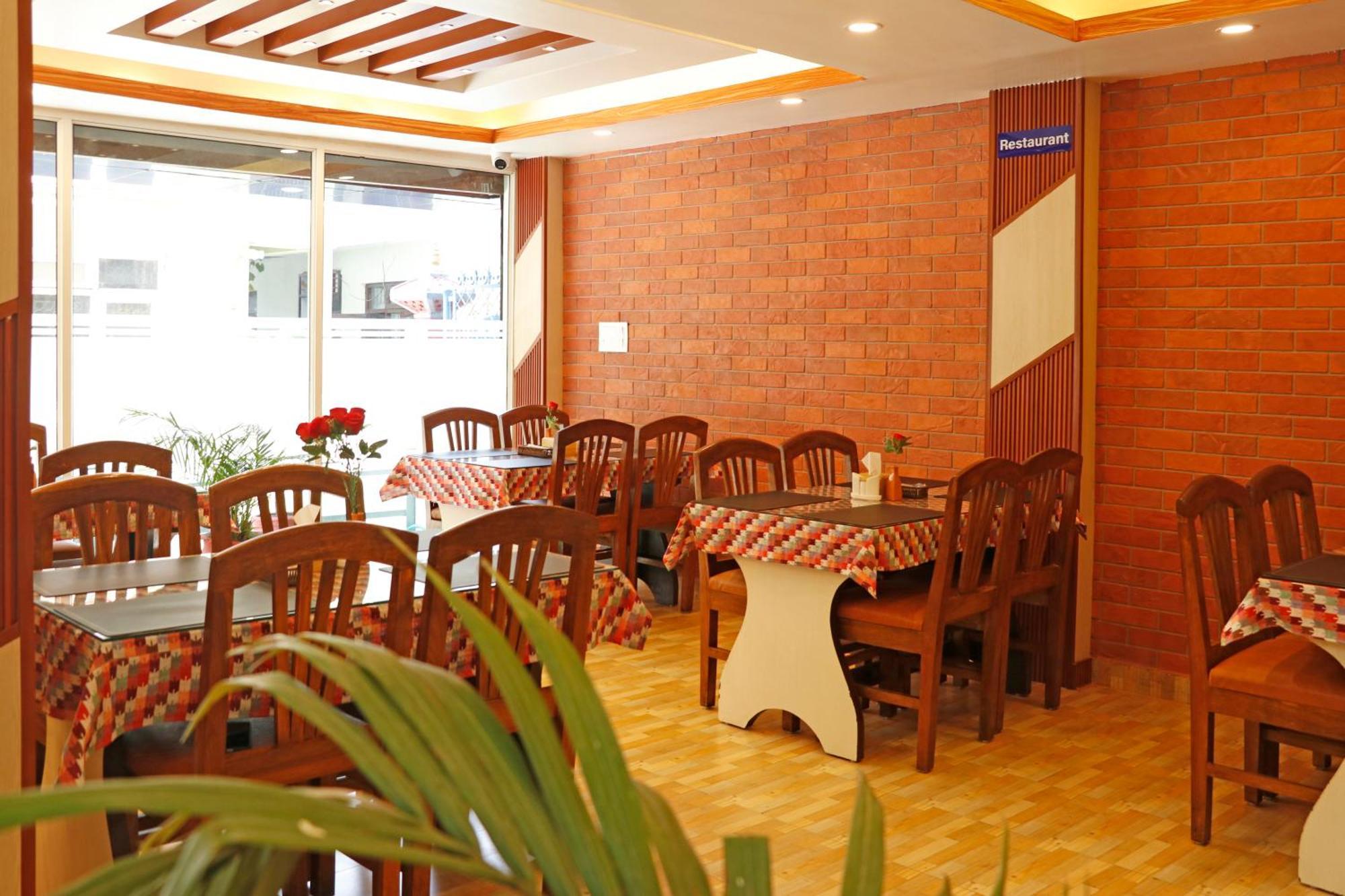 Hotel Himalayan Bts 2*