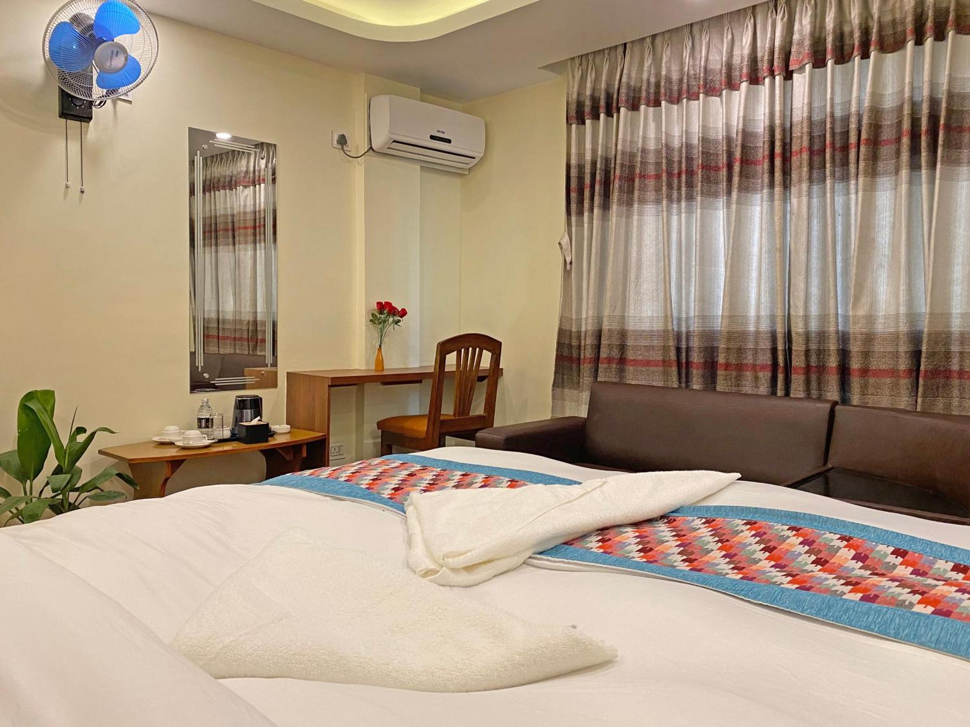 Hotel Himalayan Bts 2*