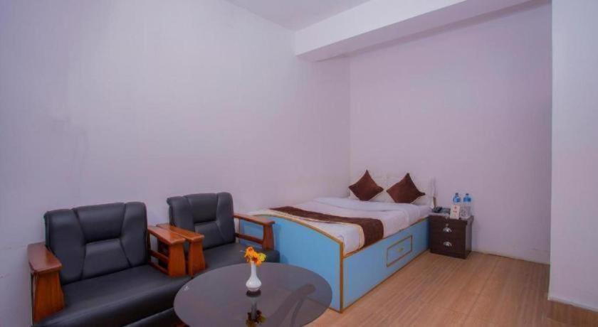 Oyo 242 Satyam 2*