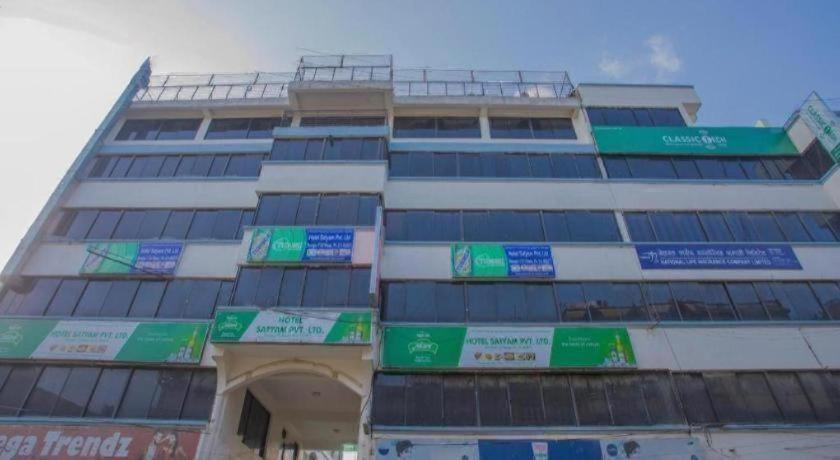 Hotel Oyo 242 Satyam 2*