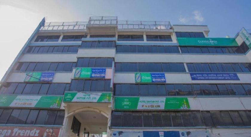 Hotel Oyo 242 Satyam 2*