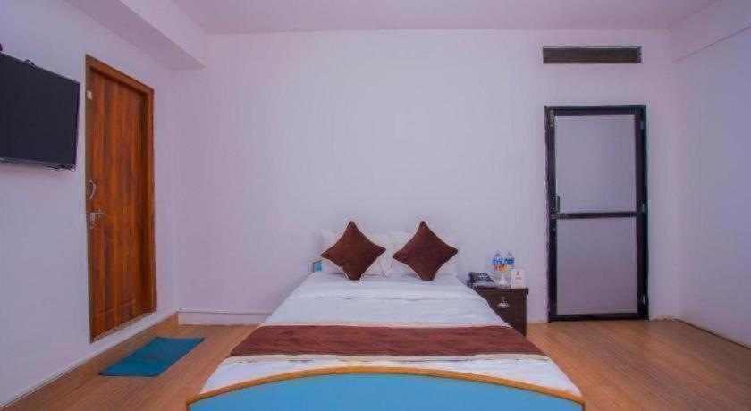 Hotel Oyo 242 Satyam 2*