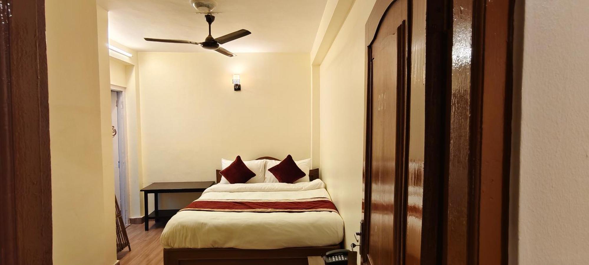 Pashupati Darshan Hotel 2*